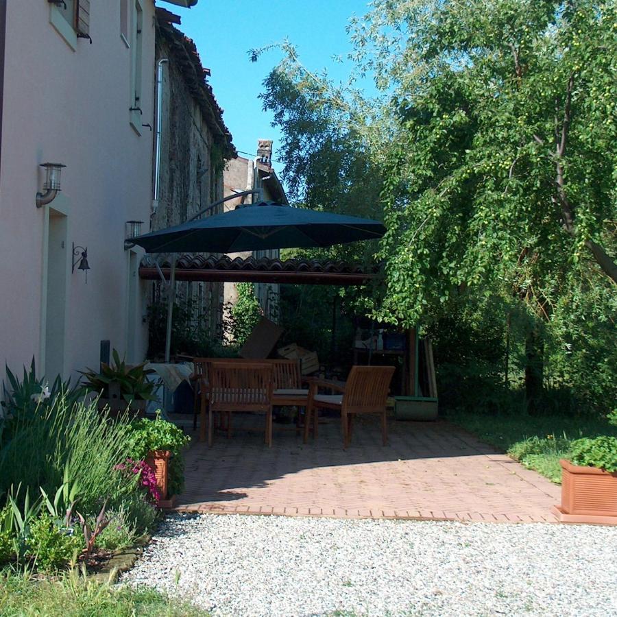 Una Casa Di Campagna Dossobuono Exteriör bild