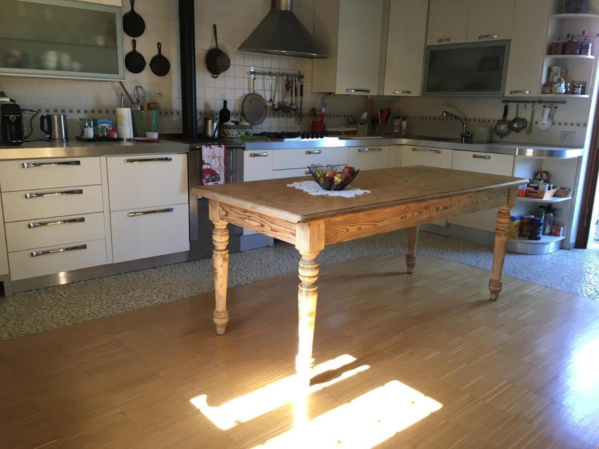 Una Casa Di Campagna Dossobuono Exteriör bild