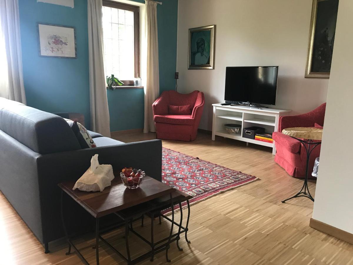 Una Casa Di Campagna Dossobuono Exteriör bild