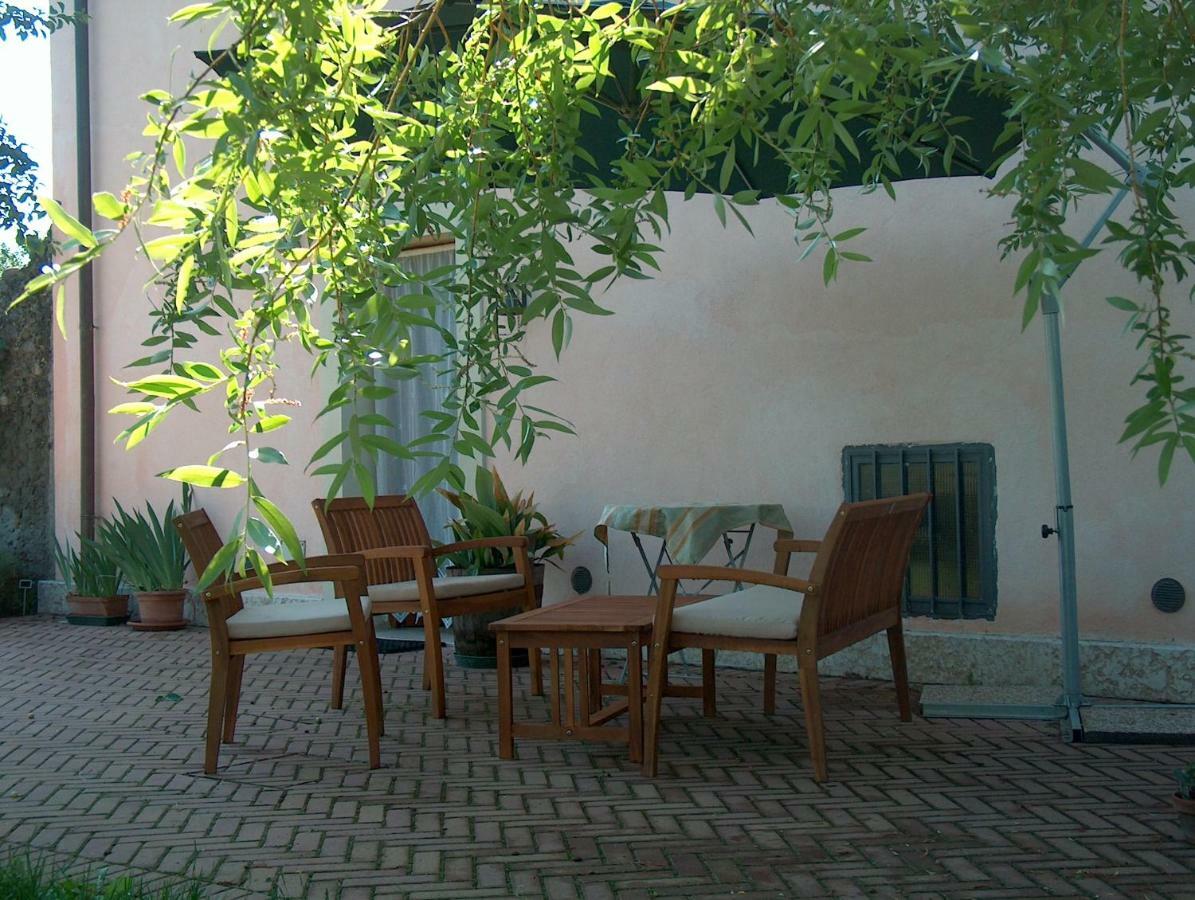 Una Casa Di Campagna Dossobuono Exteriör bild